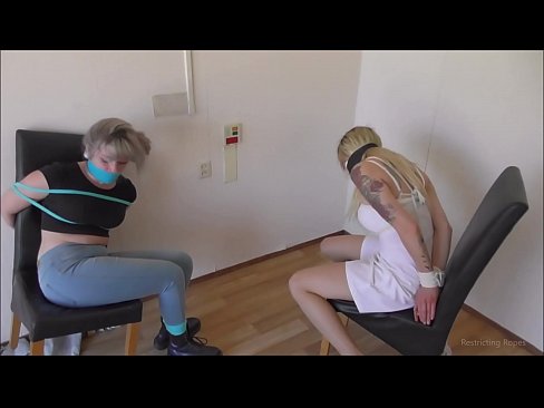 ❤️ E varur / e lidhur dhe e gojës / vajzë në ankth Video porno në pornografi sq.pi-porno.ru