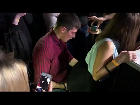 ❤️ Seks i vërtetë në një klub nate rus. Një vajzë 18-vjeçare ruse në anus dhe vaginë është qitur në një klub nate Video porno në pornografi sq.pi-porno.ru