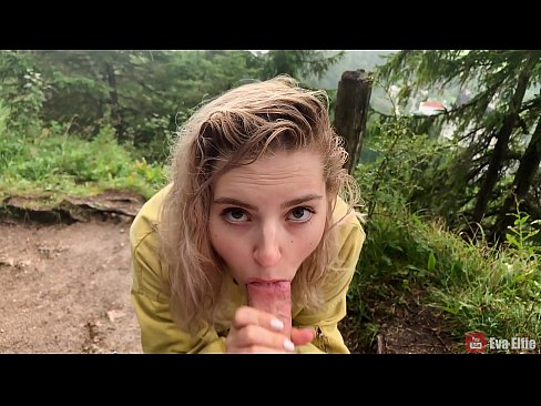 ❤️ Vajza gëlltitet sperma pas një blowjob publike - Eva Elfi Video porno në pornografi sq.pi-porno.ru